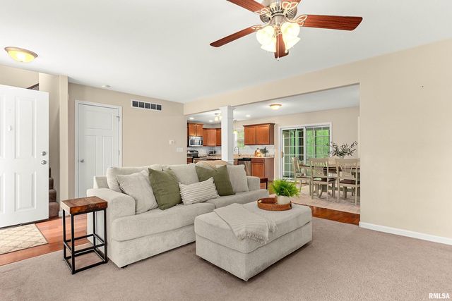1409 AUSTIN Avenue, Washington, IL 61571