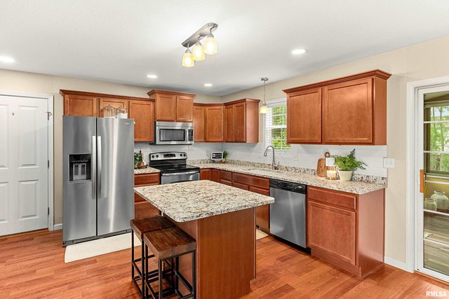 1409 AUSTIN Avenue, Washington, IL 61571