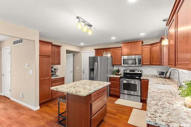 1409 AUSTIN Avenue, Washington, IL 61571