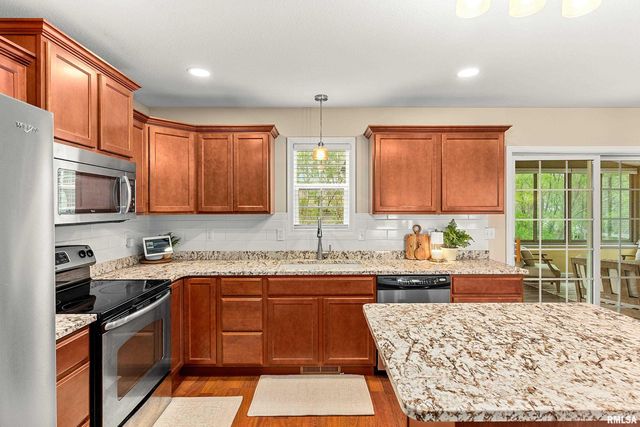 1409 AUSTIN Avenue, Washington, IL 61571