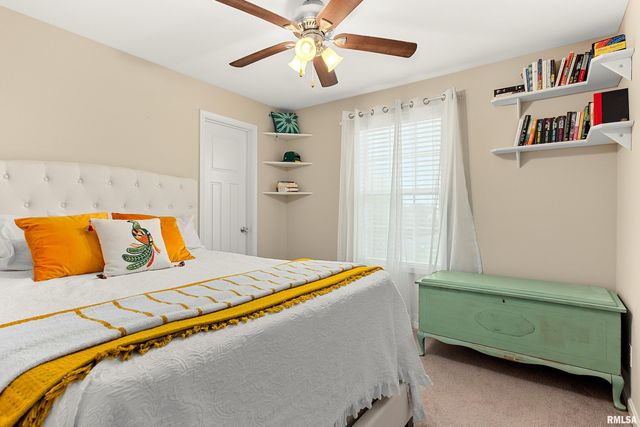 1409 AUSTIN Avenue, Washington, IL 61571