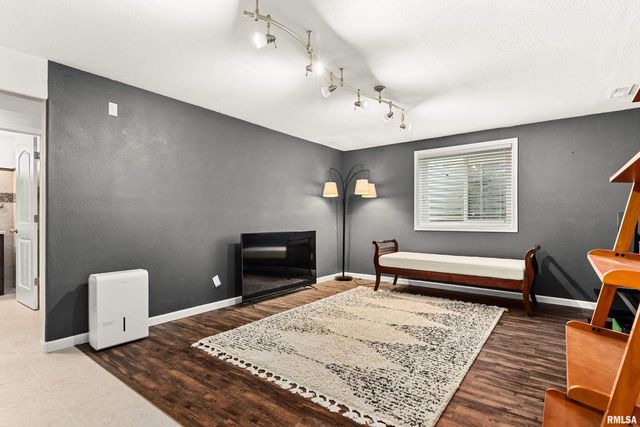 1409 AUSTIN Avenue, Washington, IL 61571