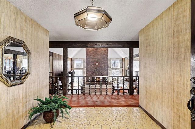 8017 W 102nd Terrace, Overland Park, KS 66212