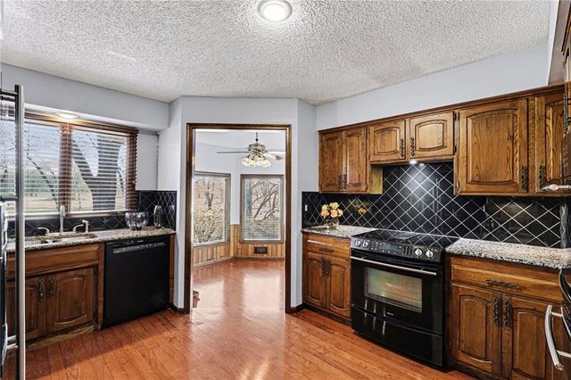 8017 W 102nd Terrace, Overland Park, KS 66212
