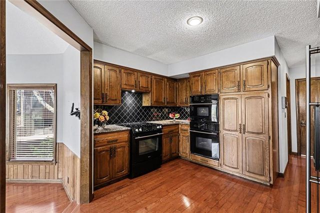 8017 W 102nd Terrace, Overland Park, KS 66212