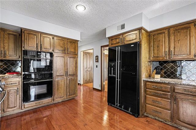 8017 W 102nd Terrace, Overland Park, KS 66212
