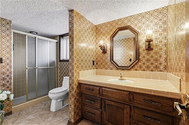 8017 W 102nd Terrace, Overland Park, KS 66212