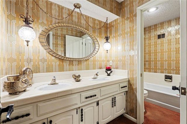8017 W 102nd Terrace, Overland Park, KS 66212