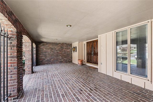 8017 W 102nd Terrace, Overland Park, KS 66212