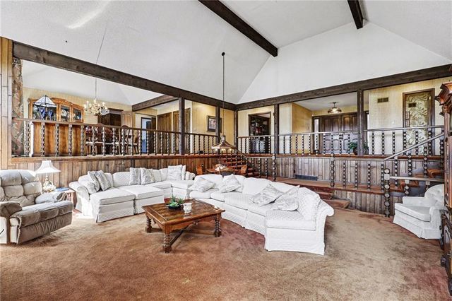 8017 W 102nd Terrace, Overland Park, KS 66212