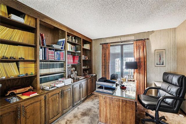 8017 W 102nd Terrace, Overland Park, KS 66212