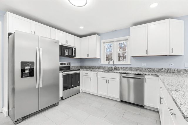 92 Ursula St, Lowell, MA 01854