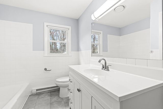 92 Ursula St, Lowell, MA 01854