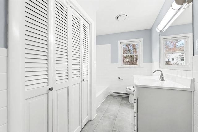 92 Ursula St, Lowell, MA 01854