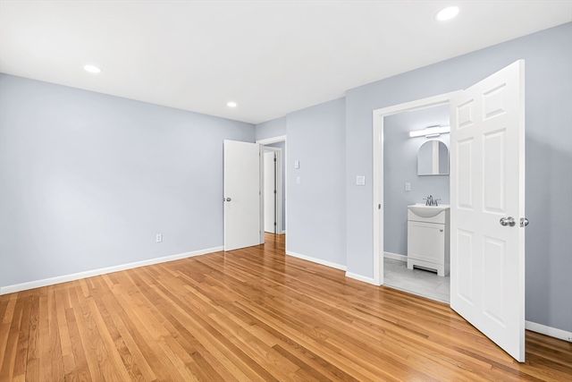 92 Ursula St, Lowell, MA 01854