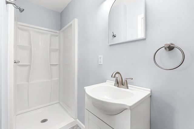 92 Ursula St, Lowell, MA 01854