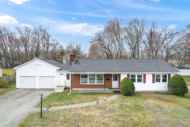 92 Ursula St, Lowell, MA 01854