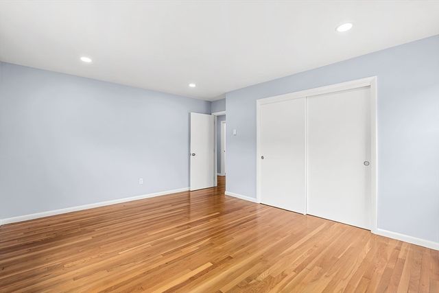 92 Ursula St, Lowell, MA 01854