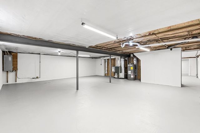 92 Ursula St, Lowell, MA 01854