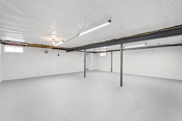 92 Ursula St, Lowell, MA 01854