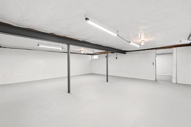 92 Ursula St, Lowell, MA 01854