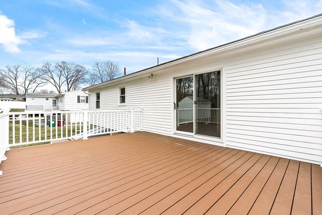 92 Ursula St, Lowell, MA 01854