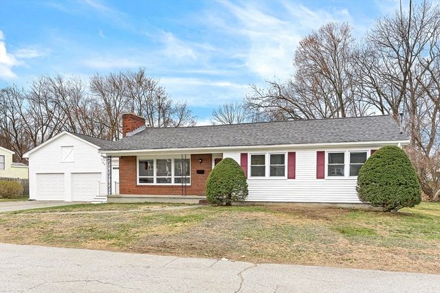 92 Ursula St, Lowell, MA 01854