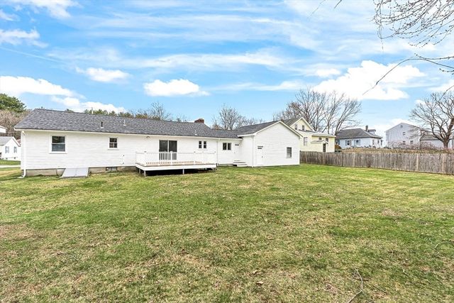 92 Ursula St, Lowell, MA 01854