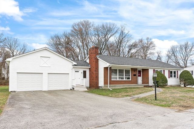 92 Ursula St, Lowell, MA 01854