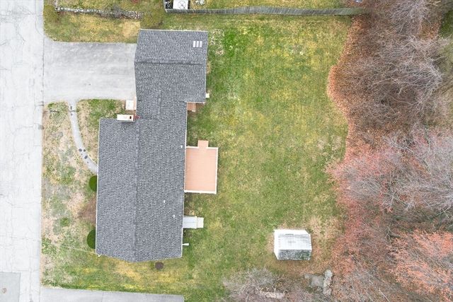 92 Ursula St, Lowell, MA 01854