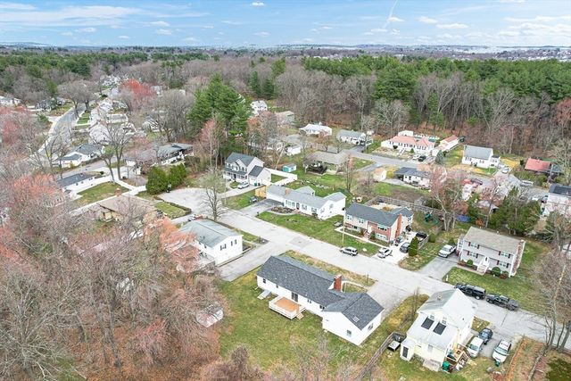 92 Ursula St, Lowell, MA 01854