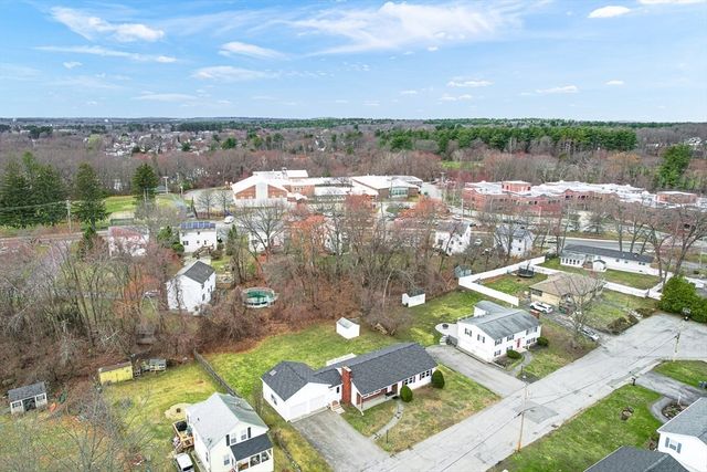 92 Ursula St, Lowell, MA 01854