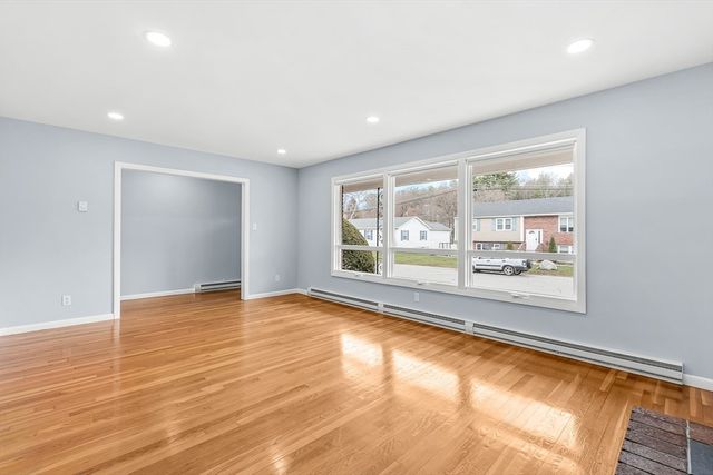 92 Ursula St, Lowell, MA 01854