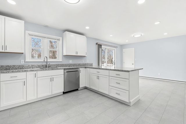 92 Ursula St, Lowell, MA 01854