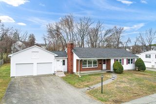 92 Ursula St, Lowell, MA 01854