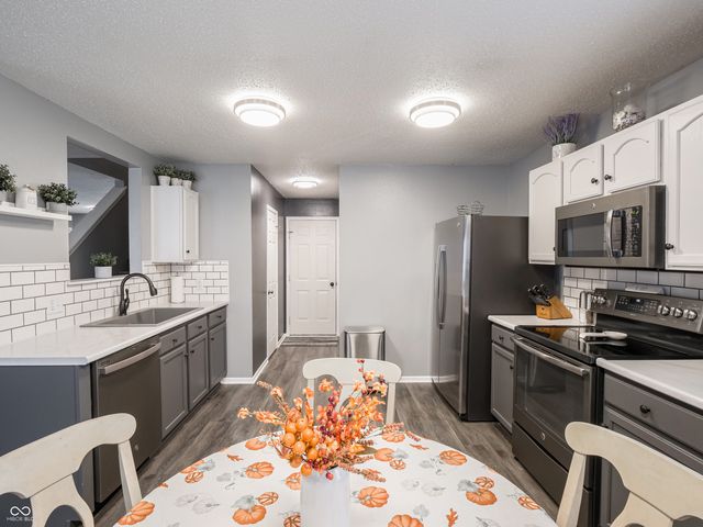 5720 Apple Branch Court, Indianapolis, IN 46237