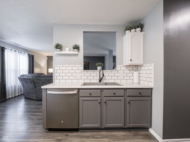 5720 Apple Branch Court, Indianapolis, IN 46237