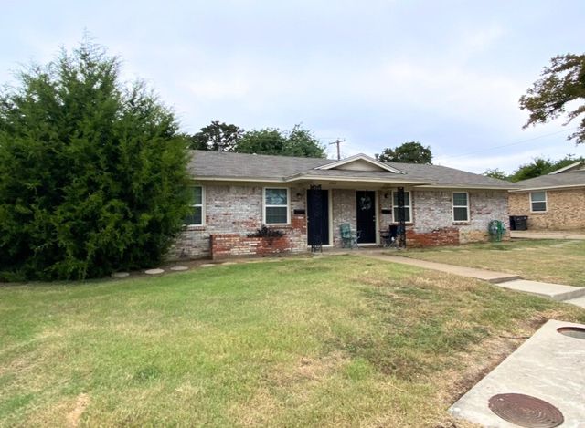 2520 Normont Circle, Fort Worth, TX 76103