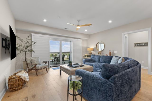 5211 Highpointe Lakes Drive, 7402, Westerville, OH 43081