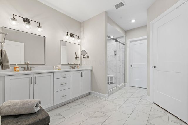 5211 Highpointe Lakes Drive, 7402, Westerville, OH 43081