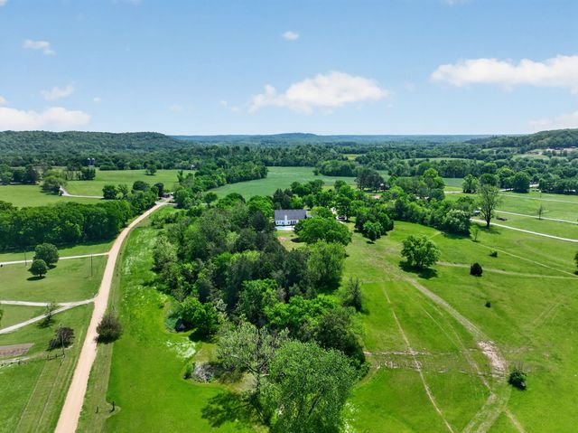 1650 Ricketts Mill Rd, Mount Pleasant, TN 38474