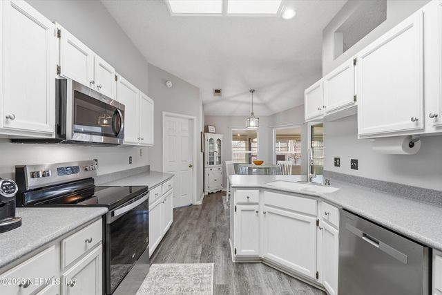 8961 COUNTRY BEND Circle S, Jacksonville, FL 32244