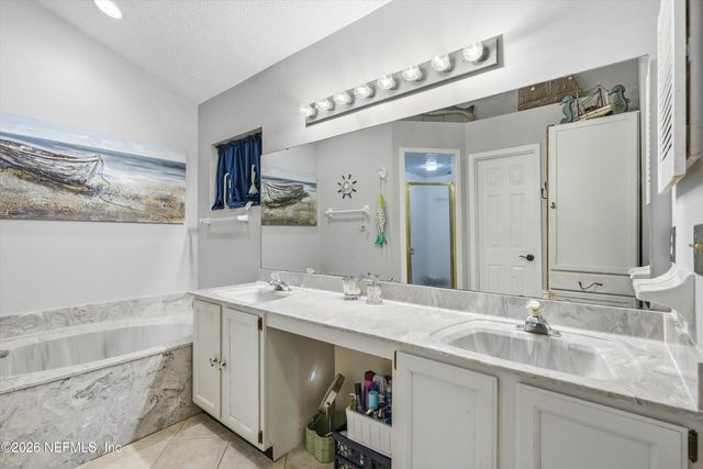 8961 COUNTRY BEND Circle S, Jacksonville, FL 32244
