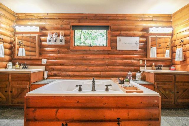N3301 Asje Road, Cambridge, WI 53523