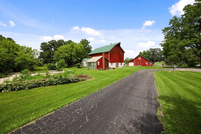 N3301 Asje Road, Cambridge, WI 53523