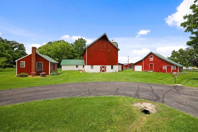N3301 Asje Road, Cambridge, WI 53523