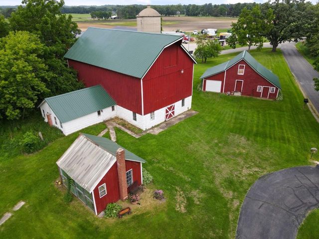 N3301 Asje Road, Cambridge, WI 53523