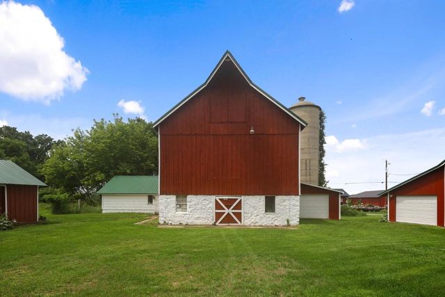 N3301 Asje Road, Cambridge, WI 53523