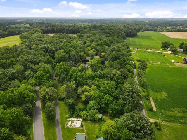 N3301 Asje Road, Cambridge, WI 53523