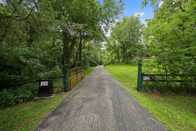 N3301 Asje Road, Cambridge, WI 53523